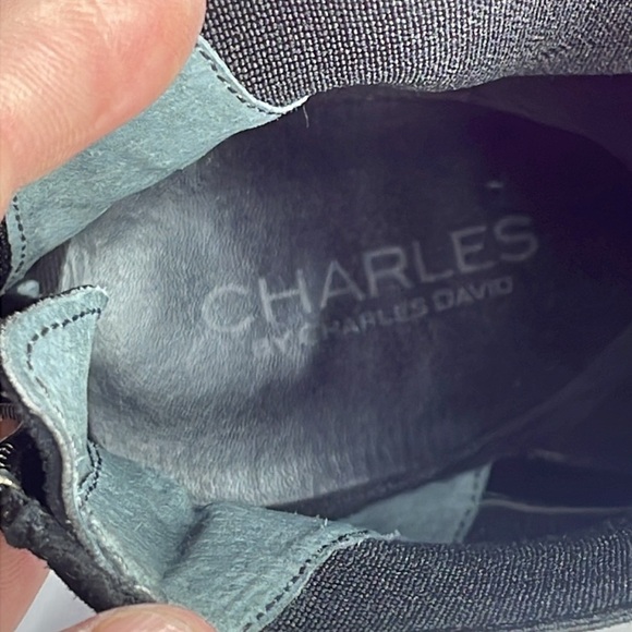 (E2) Charles David black suede heeled ankle boots with gold buckle detail Sz 8.5 - Picture 10 of 10